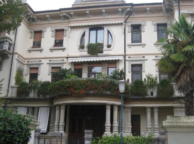 Stylish Penthouse Apartment In Venice Lido, 10 Minutes From Saint Marks Square ヴェネツィア・リド島 エクステリア 写真