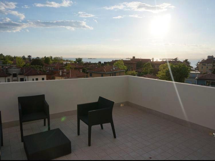 Stylish Penthouse Apartment In Venice Lido, 10 Minutes From Saint Marks Square ヴェネツィア・リド島 エクステリア 写真