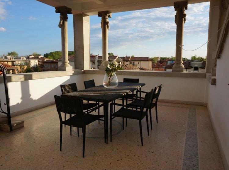 Stylish Penthouse Apartment In Venice Lido, 10 Minutes From Saint Marks Square ヴェネツィア・リド島 エクステリア 写真